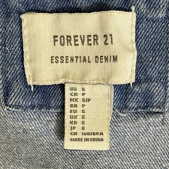 Forever 21 sz sm denim jacket lighter blue with some fabric distressing - Picture 11 of 11
